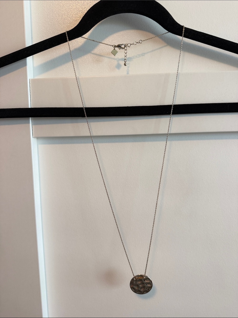 Hammered Silver Disc Necklace – Minimal Everyday Pendant
